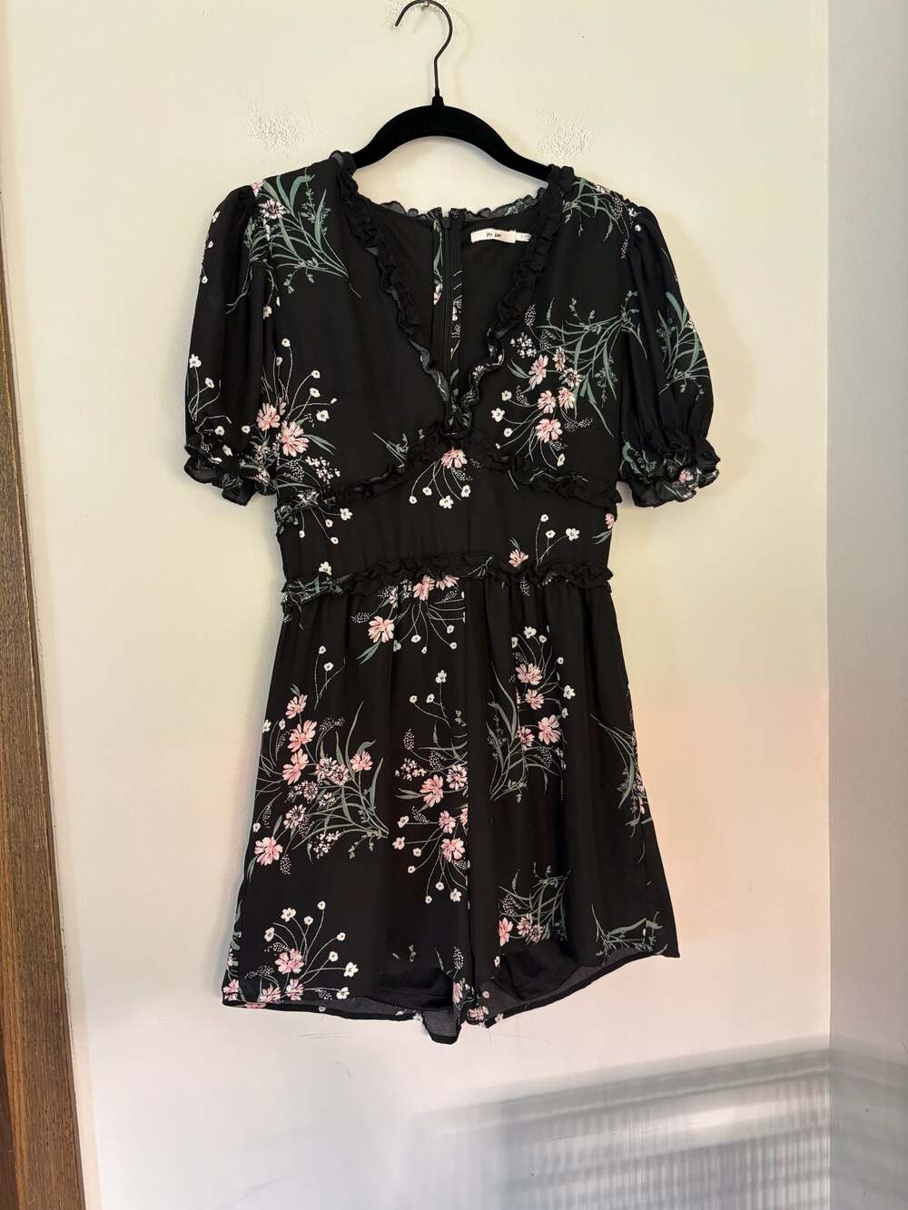 Mi Ami Francesca’s Women’s Cottagecore Floral Ruffle Romper Black Sz S